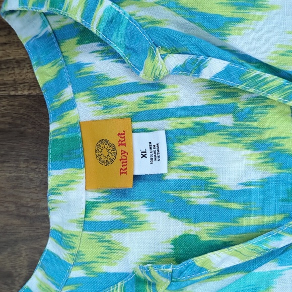 100% Linen Blue and Green V-Neck Patterned Top - Picture 8 of 11